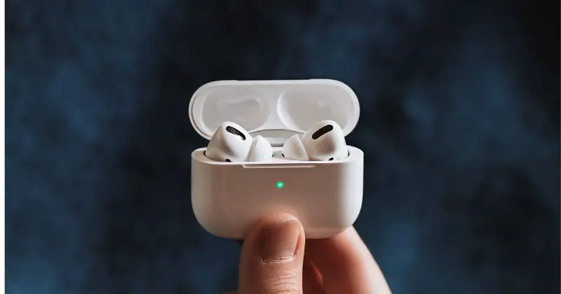 AirPods Blinking Green - AirPods