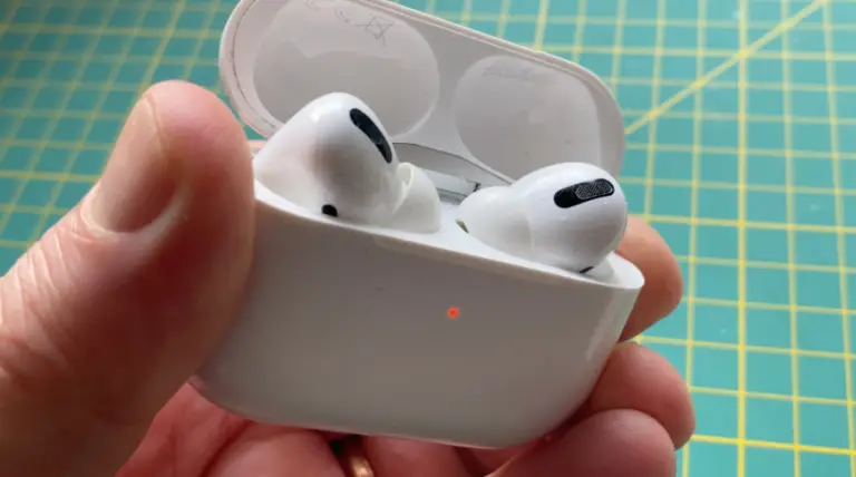 AirPods Flashing Amber? (What It Means & How To Fix It)