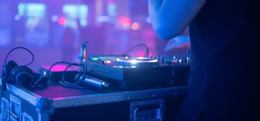 Controlling and Setting up Your DJ Lighting: DJ Equipment with Built-in Lighting Effects